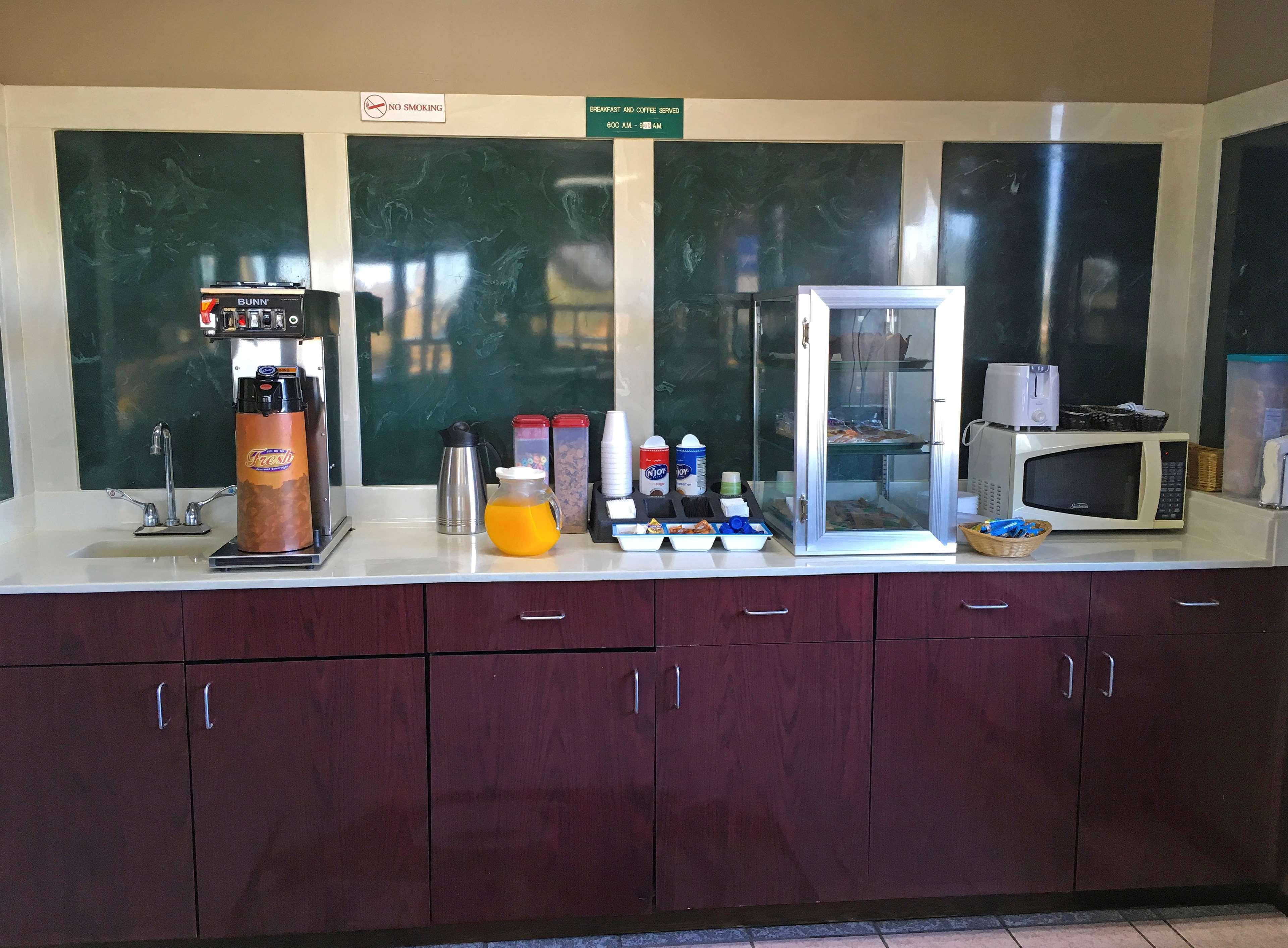 Meridiano Hotel Maceió Exteriér fotografie A typical Starbucks coffee bar